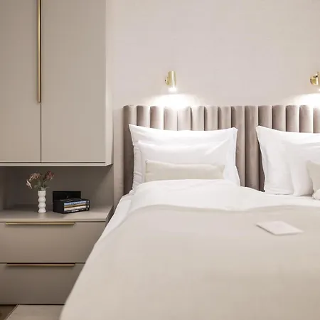 De Pusterla Luxury בית הארחה