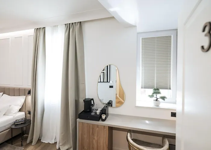 Konukevi De Pusterla Luxury 4*